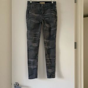DEMOCRACY Ab Technology Gray Camo Slim Fit Pants - Size 2